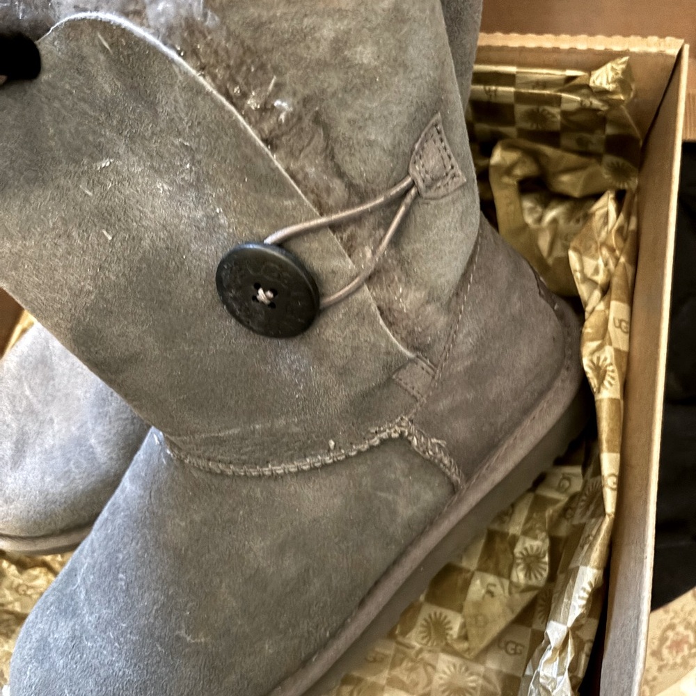 Uggs with bows